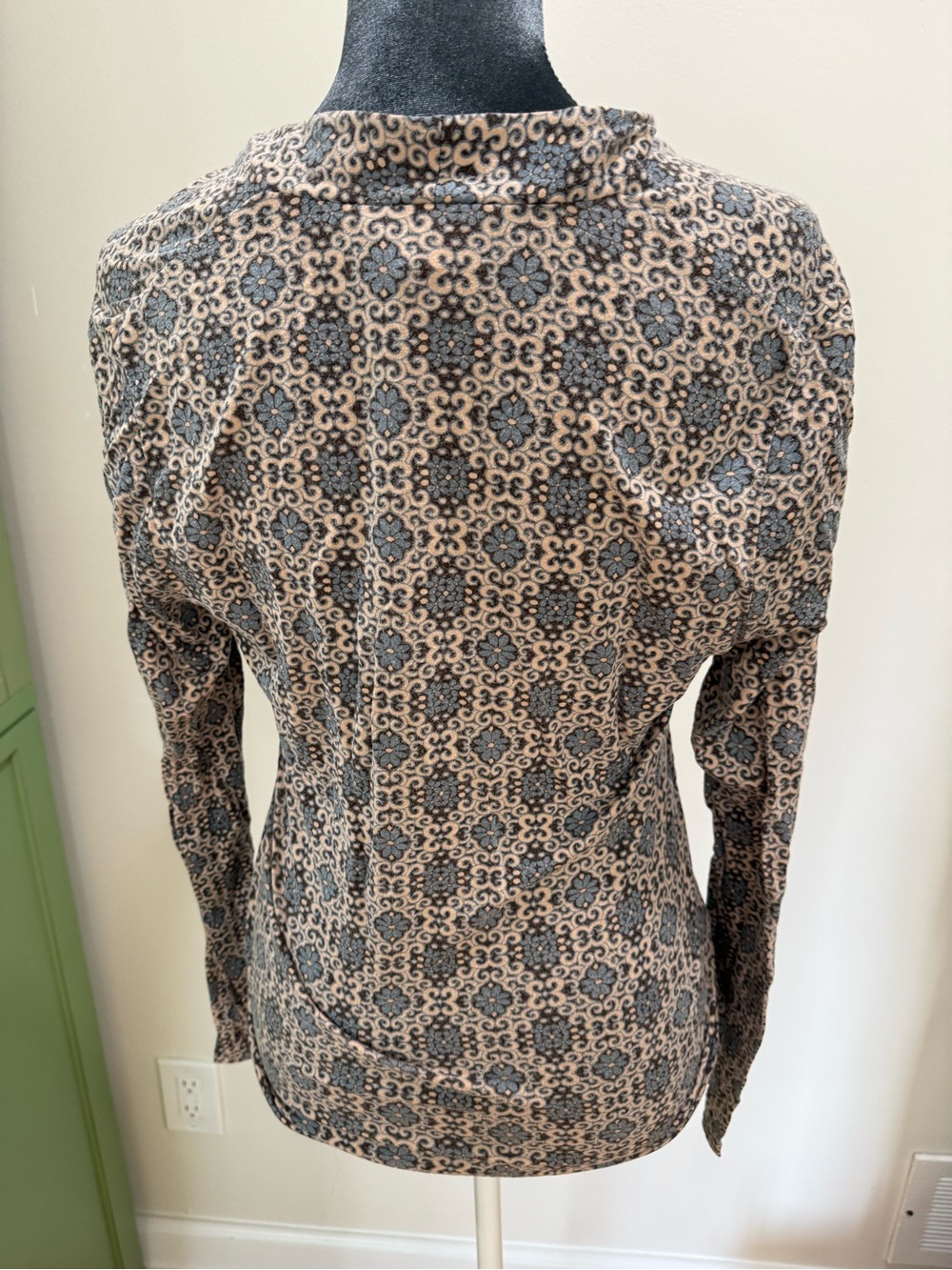 Ann Taylor Beige and Blue Printed Knit top, Surplice Long-Sleeve Top - Picture 4 of 7